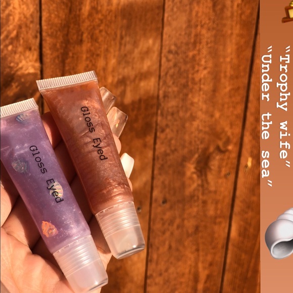 “Trophy wife” and “under the sea”🤩 - Picture 1 of 2